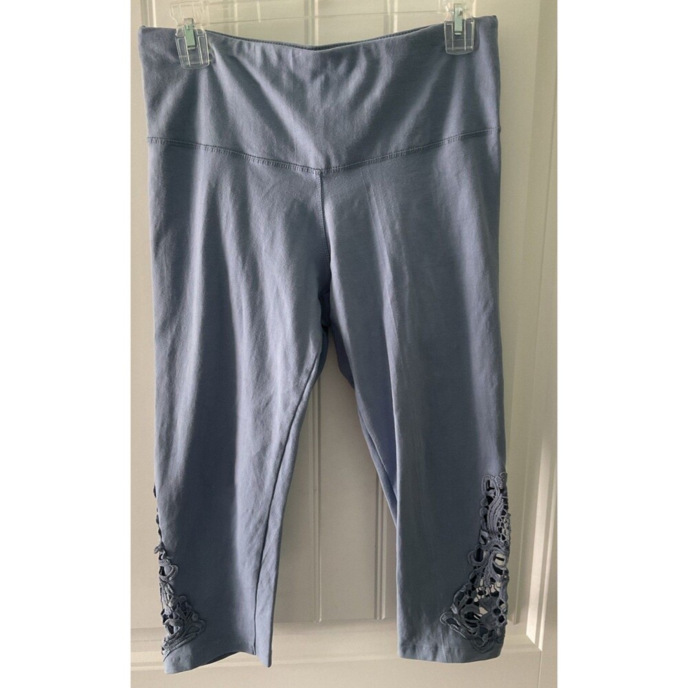 EUC The Sweatshirt Project Capri Leggings Womens Sz M Blue Lace Accent Stretch